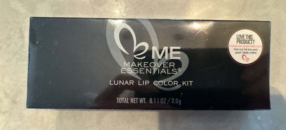 Makeover Essentials Lunar Lip Color Kit with Mirrored Case